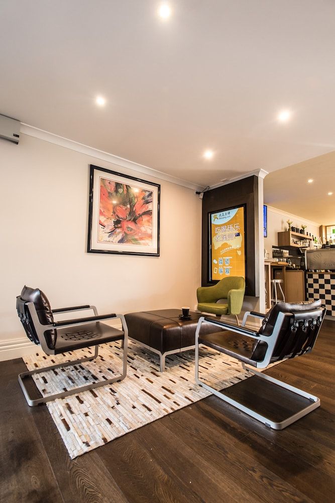 The Waverley International Hotel 3