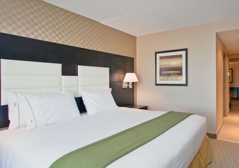 Holiday Inn Express Hotel & Suites Ottawa West Nepean 3