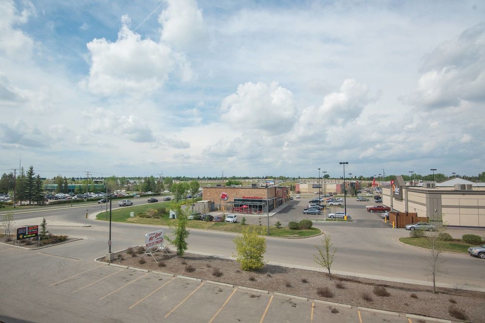 Four Points by Sheraton Saskatoon 3