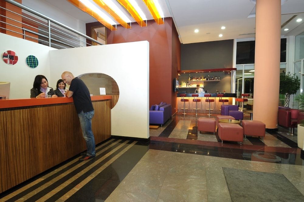 Suite Hotel Chrome 2