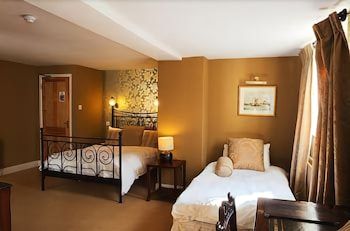 The White Cliffs Hotel 3 The White Cliffs Hotel 3