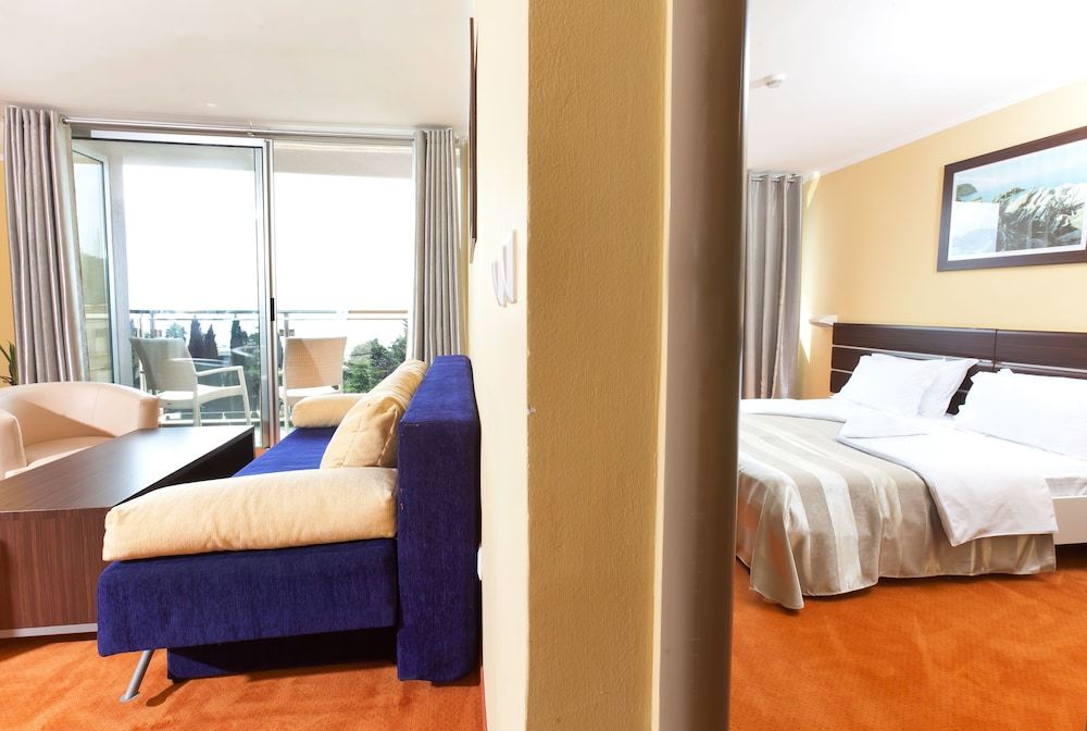 Tara Hotel 4 estrellas en Bečići