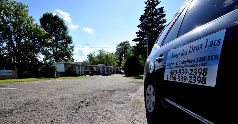 Motel Des Deux Lacs Inc 2