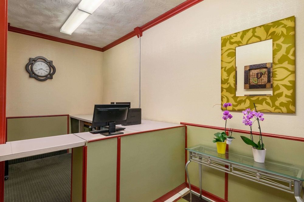 Travelodge by Wyndham Dawson Creek 2