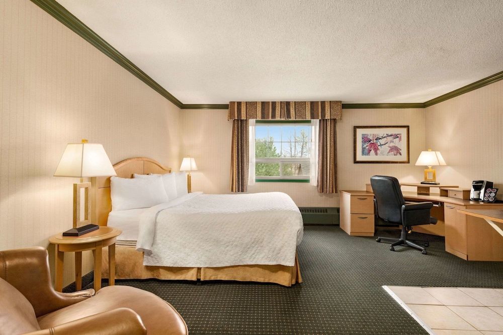 Travelodge by Wyndham Dawson Creek 3