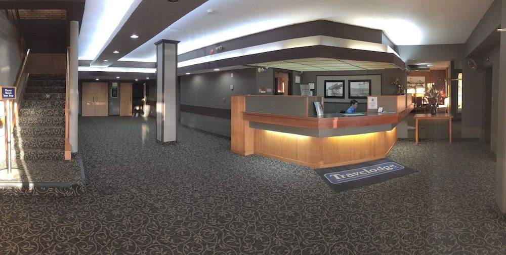 Travelodge by Wyndham Lethbridge 2