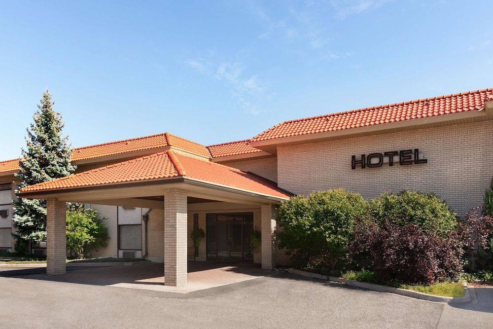 Howard Johnson Plaza Hotel by Wyndham Windsor 2 étoiles à Windsor