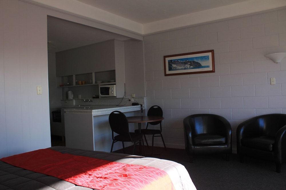 Coronation Court Motel 3