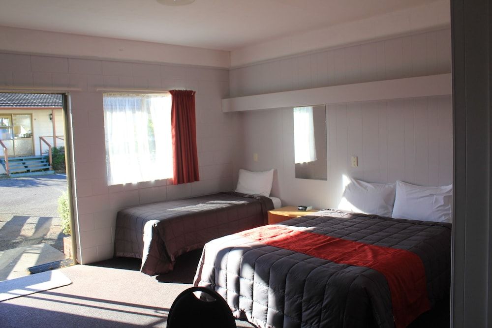 Coronation Court Motel 2