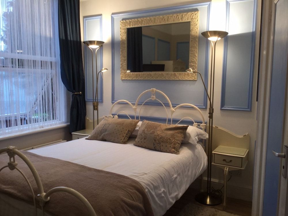 The Groveside Guest House 3