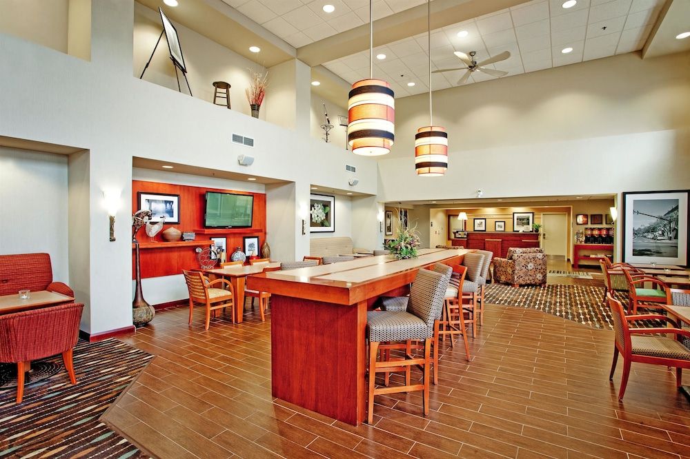 Hampton Inn & Suites Barrie 2