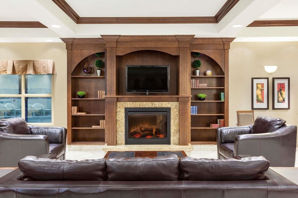 Ramada by Wyndham Weyburn 3