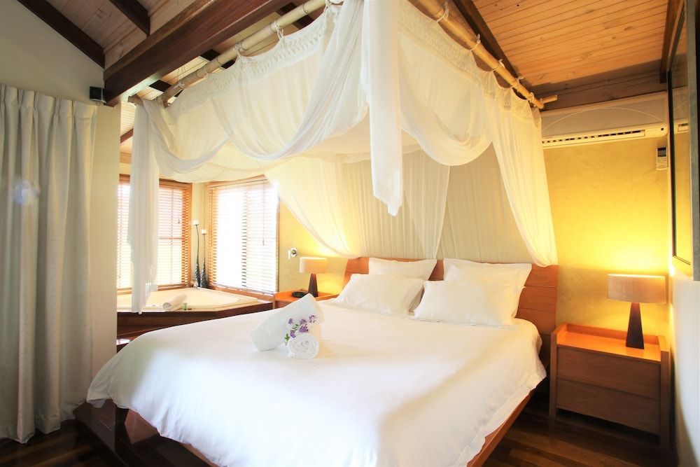 Lake Weyba Cottages Noosa