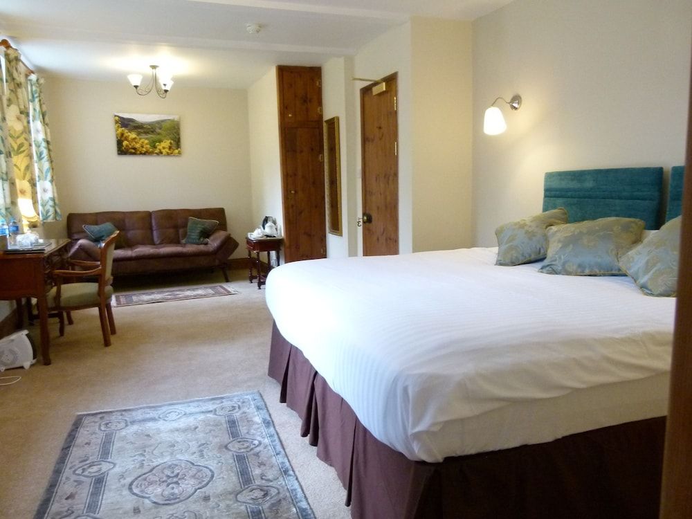 Collaven Manor Hotel 2