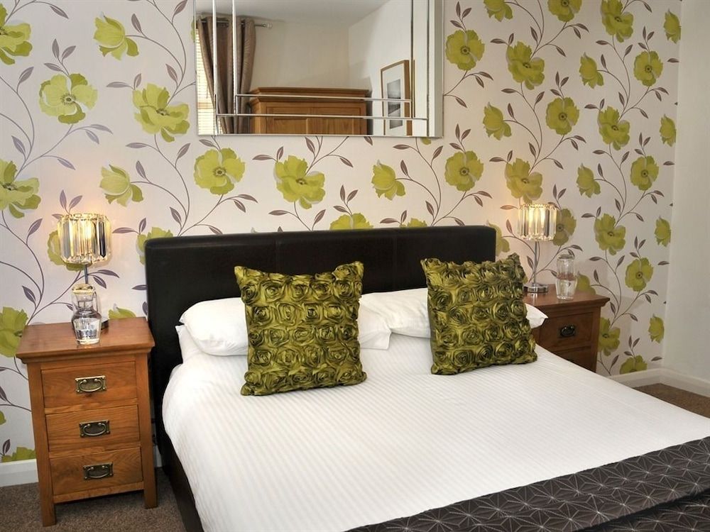 Number 46 Rooms and Apartments 1