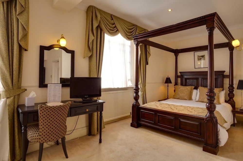 The Saracens Head Hotel 3