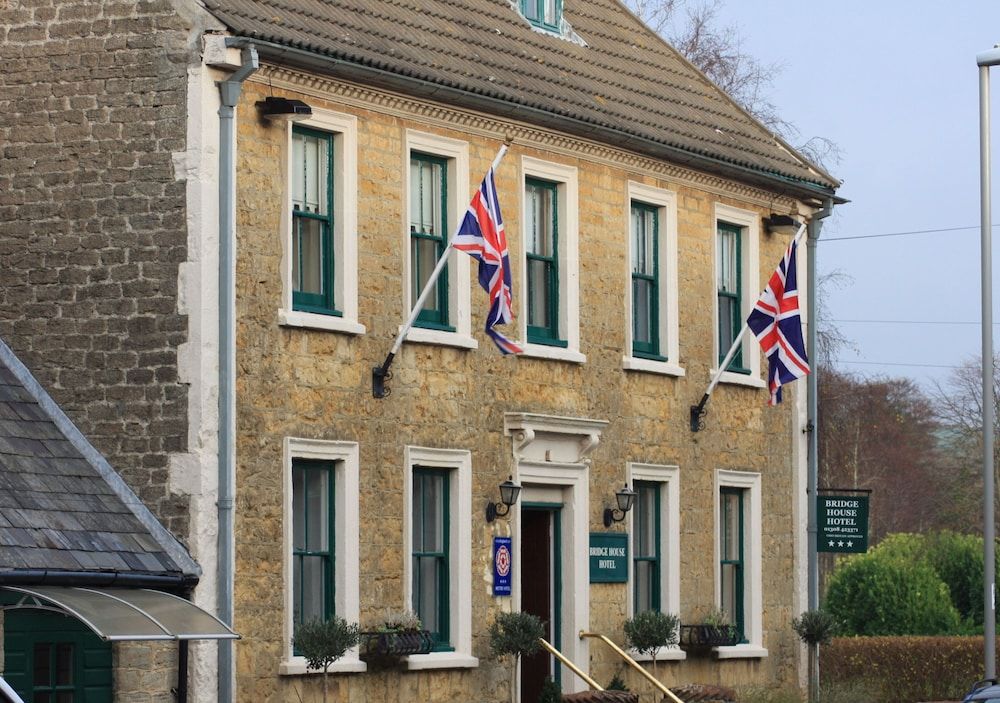 Bridge House Hotel