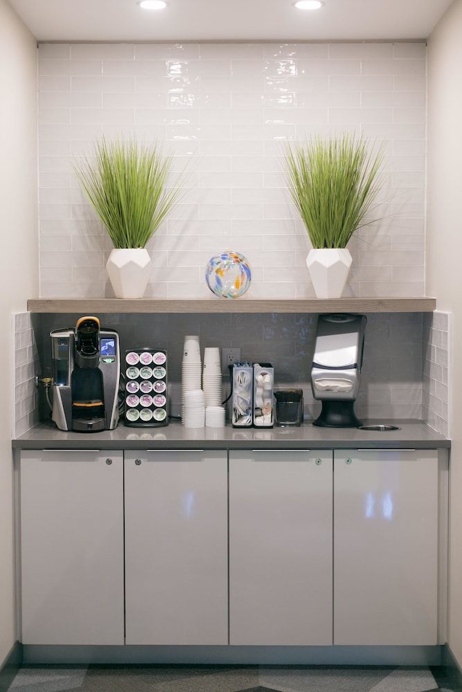 Best Western Plus Dartmouth Hotel & Suites 3