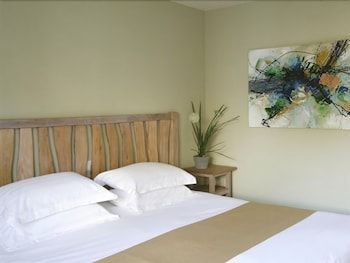 Moyles Signature B&B 3