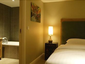 Moyles Signature B&B 2