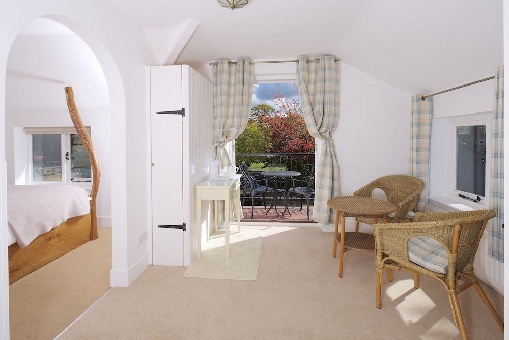 Cottage Lodge Hotel 3