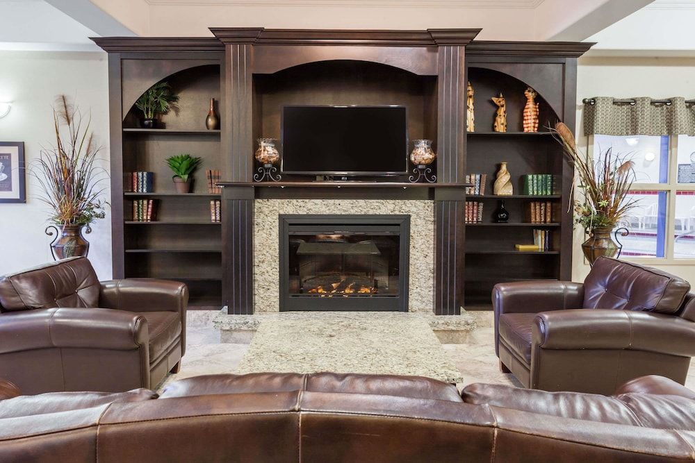 Ramada by Wyndham Westlock 3