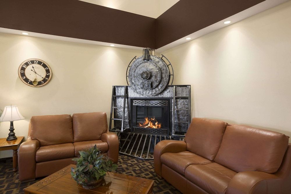 Days Inn by Wyndham Dawson Creek 3