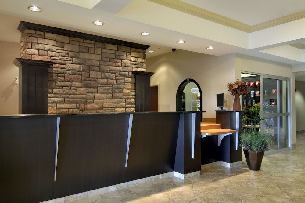 Ramada by Wyndham Pincher Creek 3