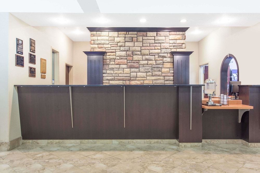 Ramada by Wyndham Pincher Creek 2