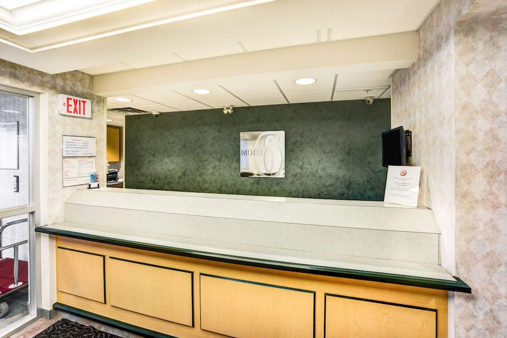 Motel 6 Stony Plain AB 2