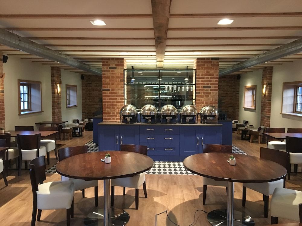 Tewin Bury Farm Hotel 2