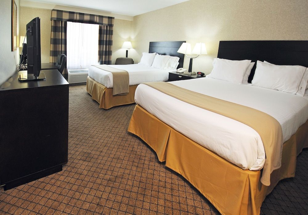 Holiday Inn Express Halifax Airport 2