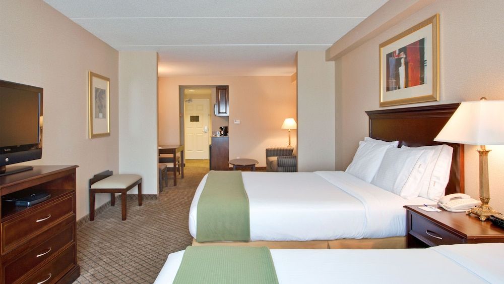 Holiday Inn Express & Suites Huntsville 3