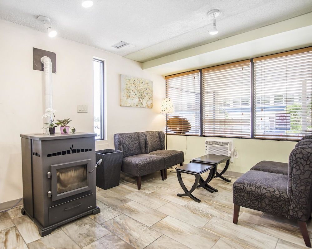 Econo Lodge Miramichi 2