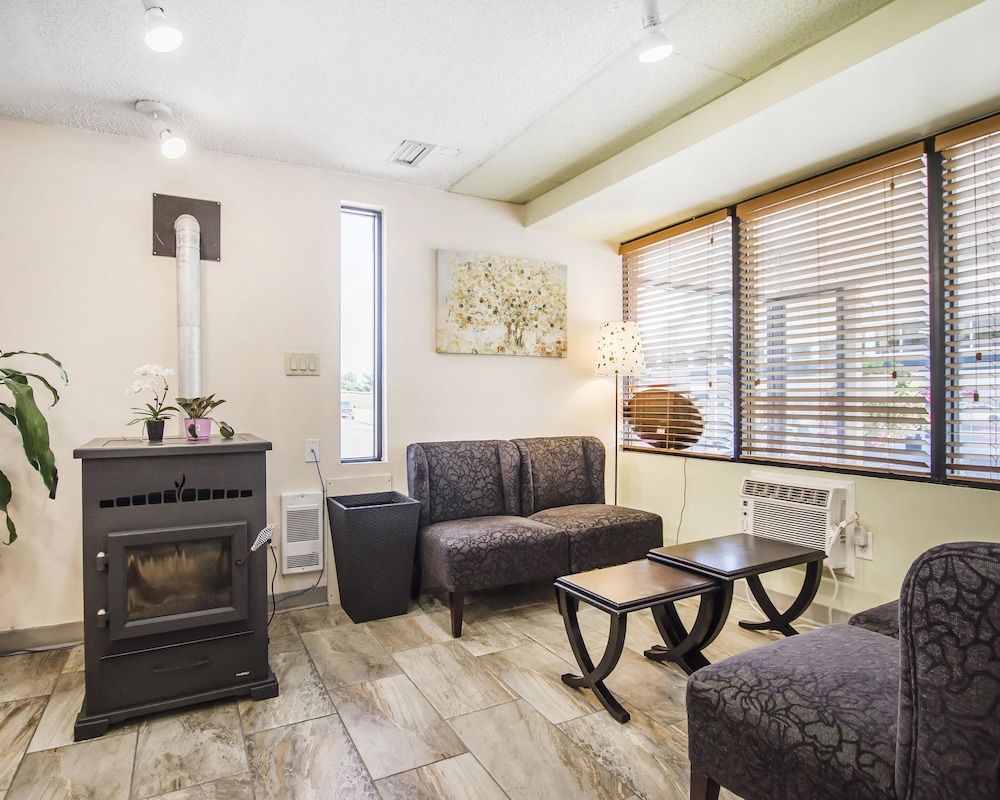 Econo Lodge Miramichi 3