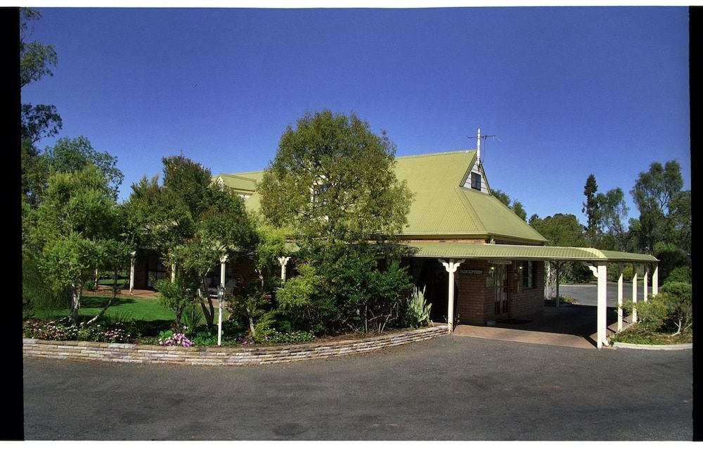 Overlander Homestead Motel 2