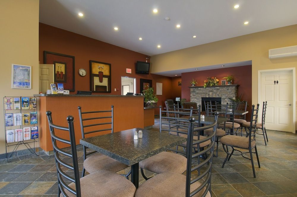 Days Inn & Suites by Wyndham Revelstoke 2