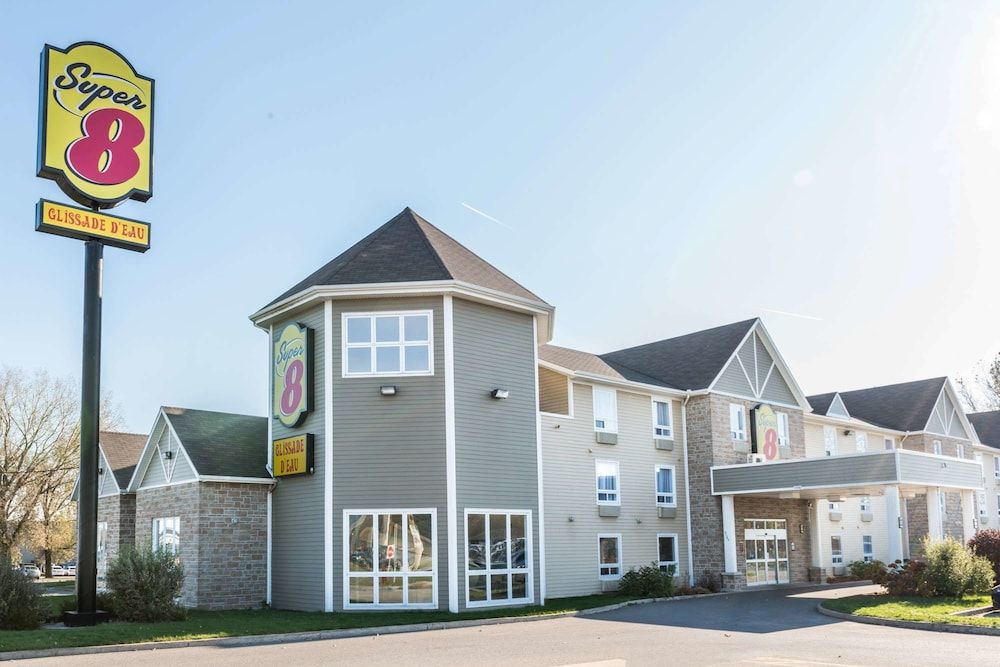 Super 8 by Wyndham Trois-Rivieres 3 estrelas em Trois-Rivières