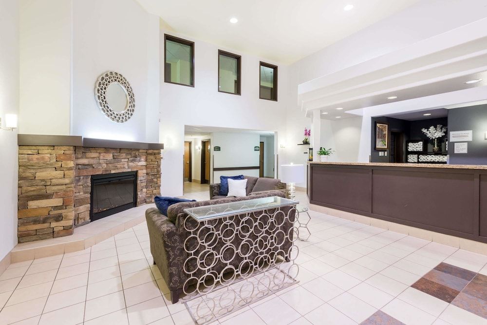 Super 8 by Wyndham Quebec City 3