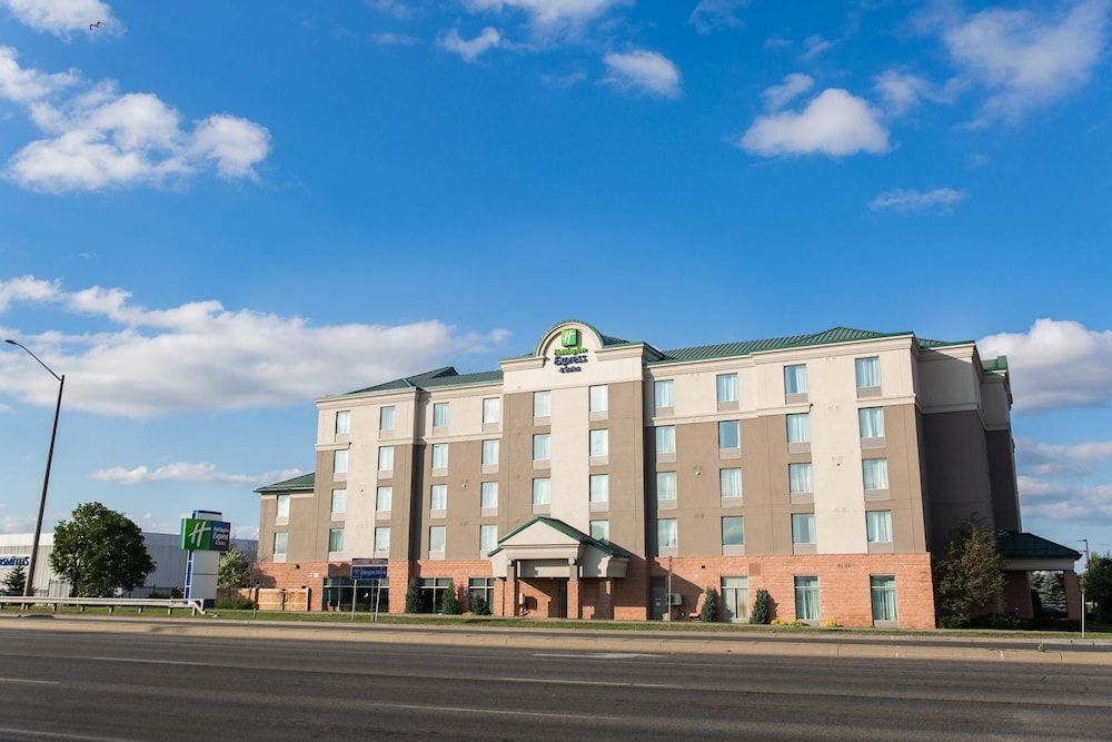 Holiday Inn Express & Suites Brampton 2 estrelas em Brampton