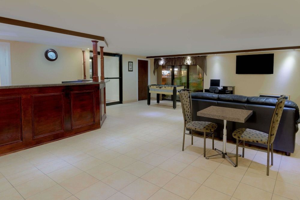 Super 8 by Wyndham Chatham 2