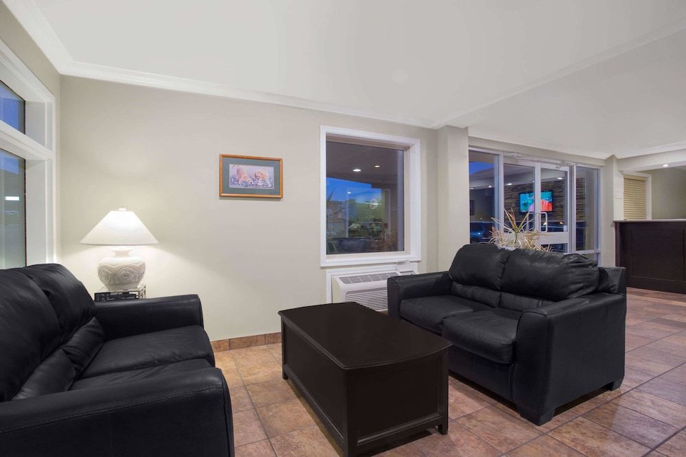 Super 8 by Wyndham Osoyoos 2