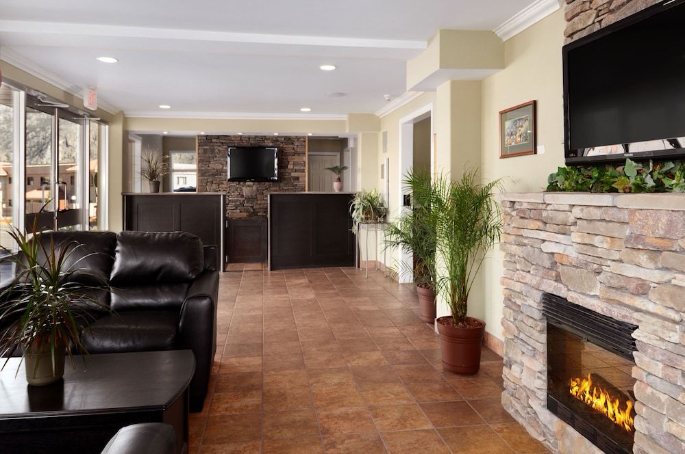 Super 8 by Wyndham Osoyoos 3