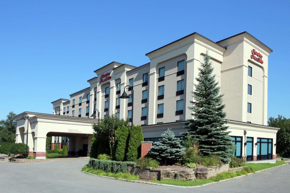 Hampton Inn & Suites by Hilton Laval 3 estrelas em Laval