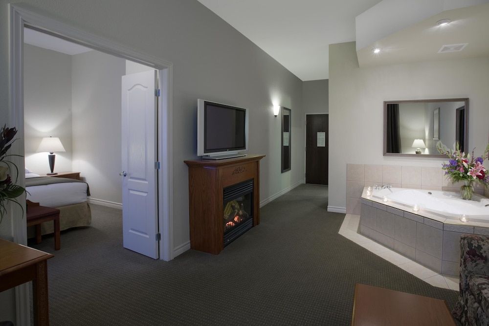 Holiday Inn Express Hotel & Suites Gananoque 3