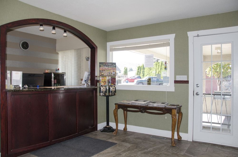 Best Budget Inn and Suites 2