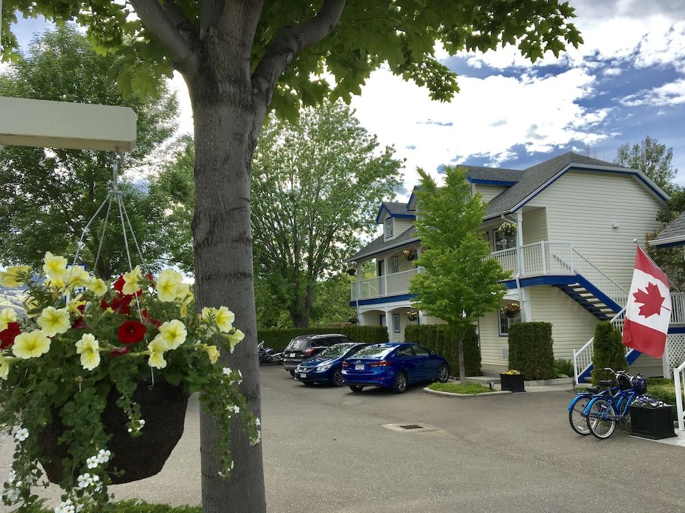 Lakeside Country Inn