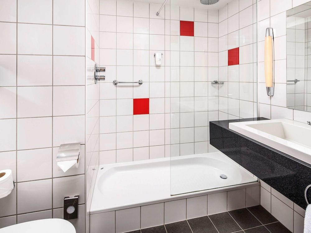 Mercure Birmingham West Hotel 3