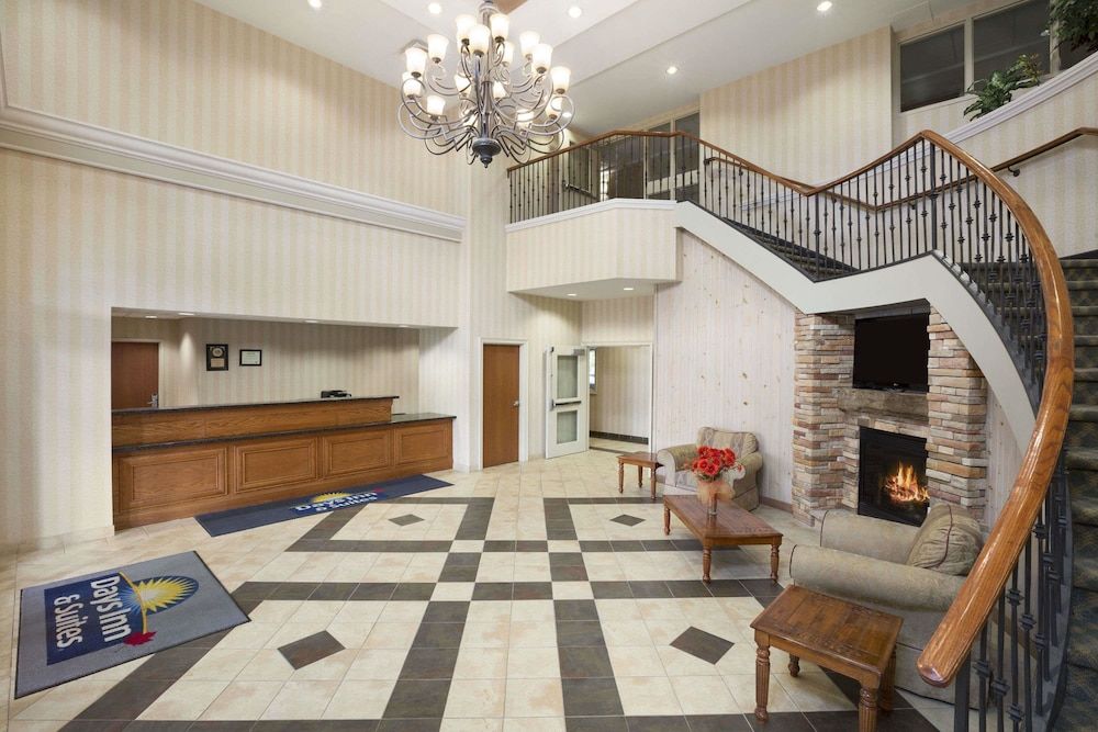 Days Inn & Suites by Wyndham Collingwood 2