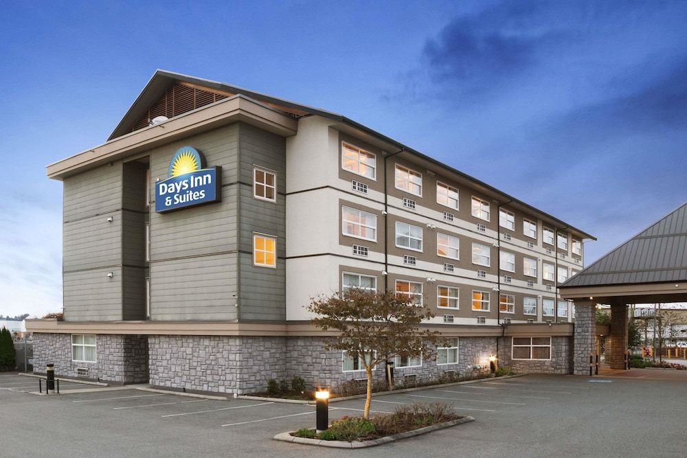 Days Inn & Suites by Wyndham Langley 1